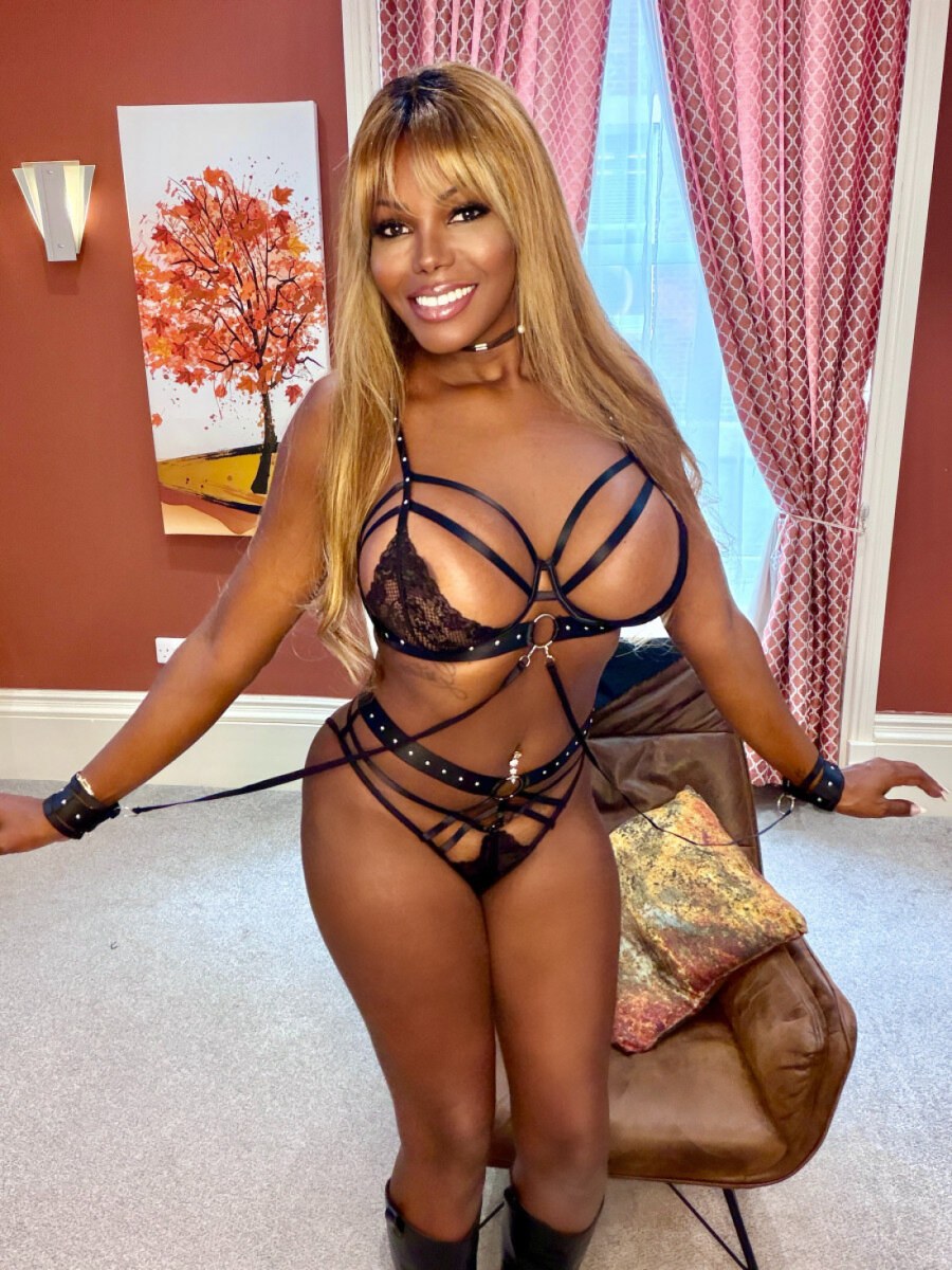 Valeria Beyonce – Just for few Days in Town