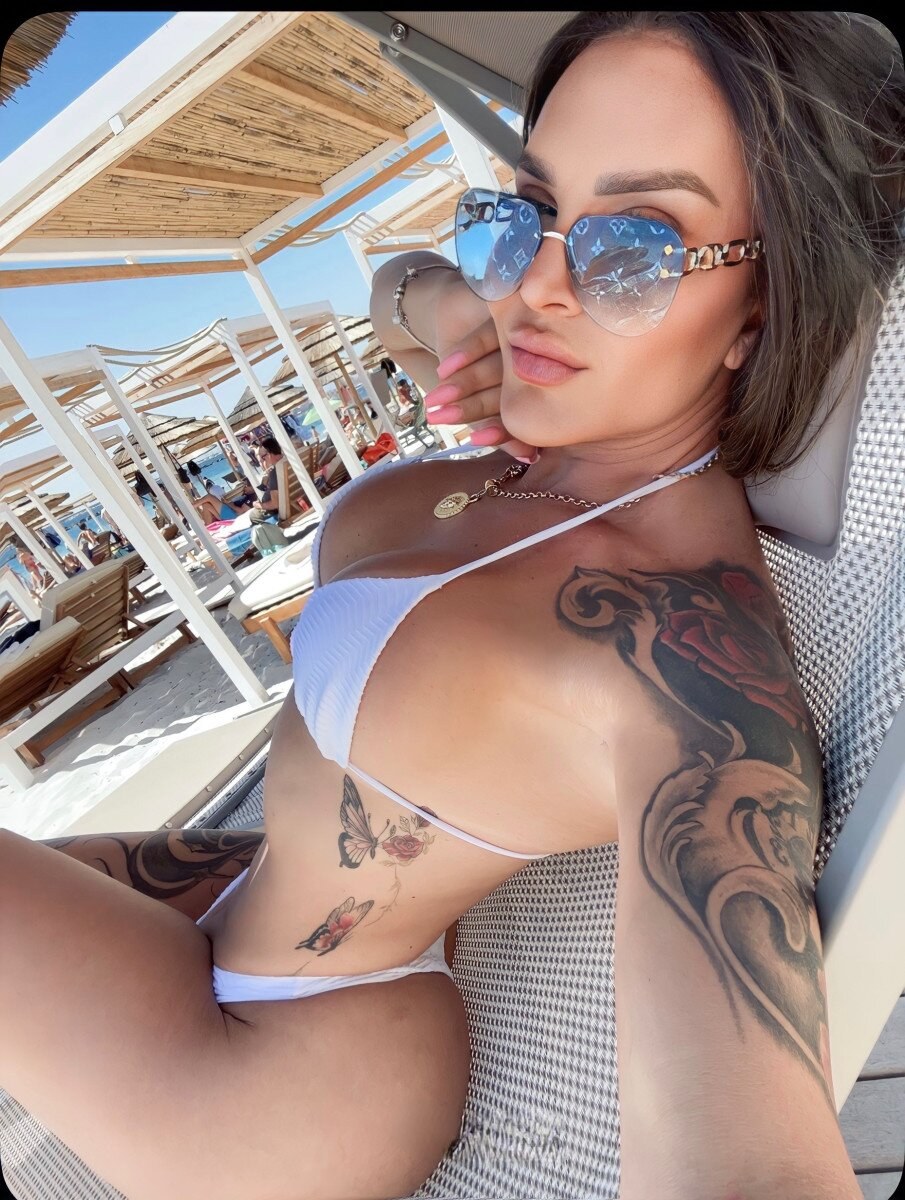 Nicole – Big cock full of milk