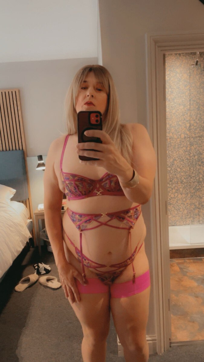 British Abby – WhatsApp video calls and sex