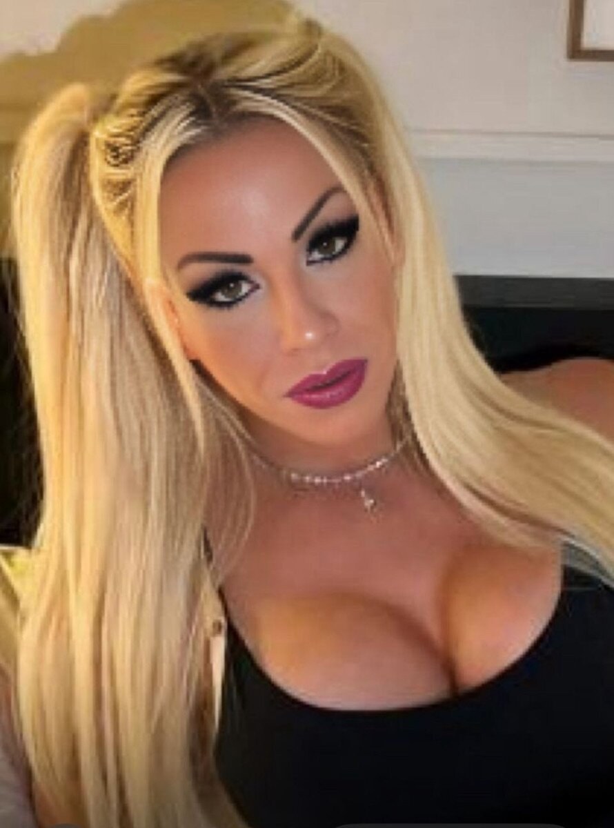 Marta – Busty blonde looking for a kitten